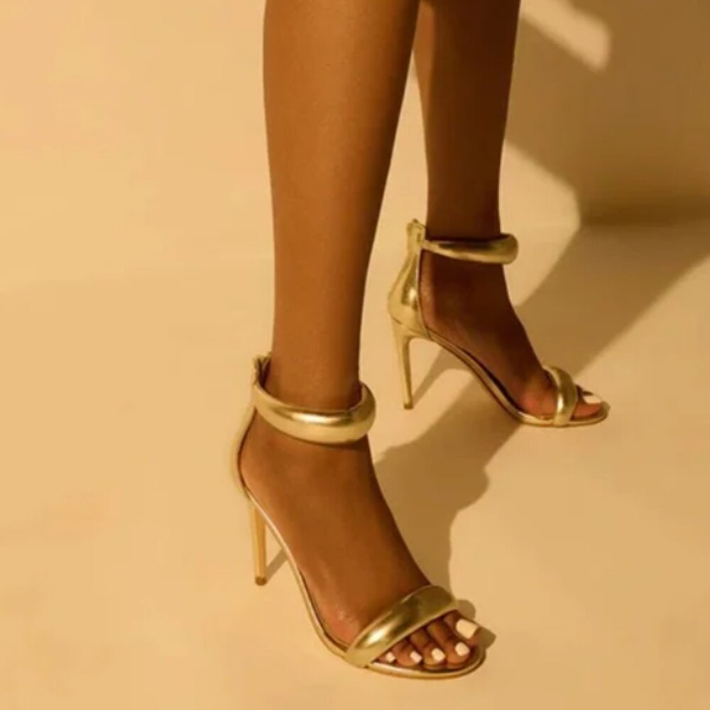 NWT Azalea Wang MIDNA GOLD SANDAL